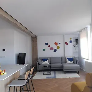 https://alojamiento-moderno-y-sofisticado-con-vistas-a-la-ciudad.sansebastianhotels.net